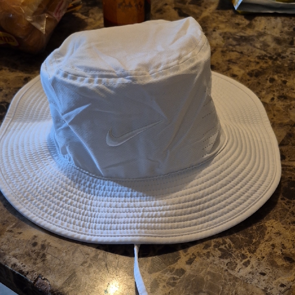 Nike White Sporty Bucket Hat